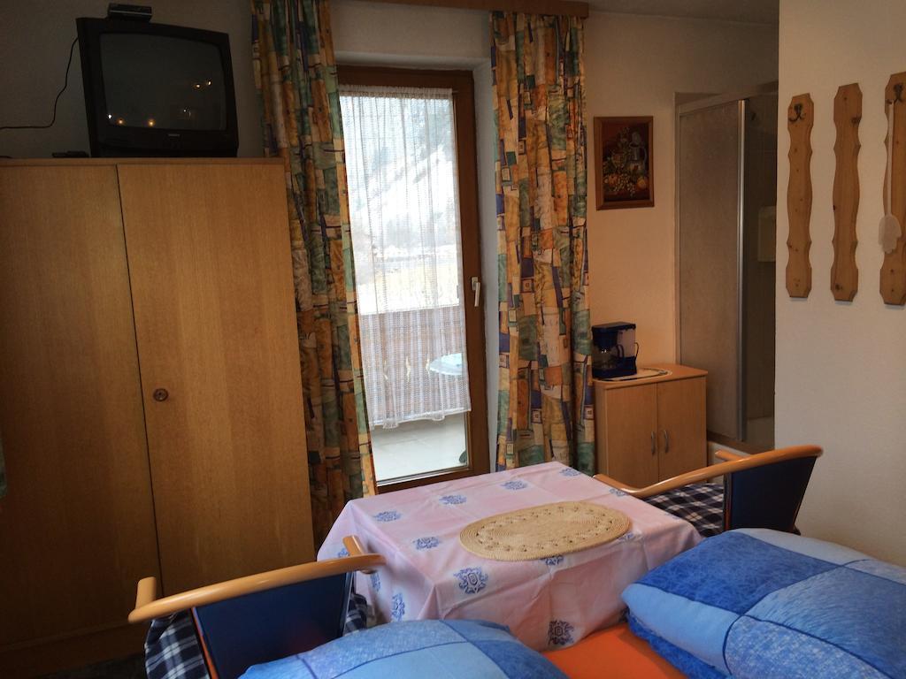 Haus Scholl Bed and Breakfast Nassereith Δωμάτιο φωτογραφία